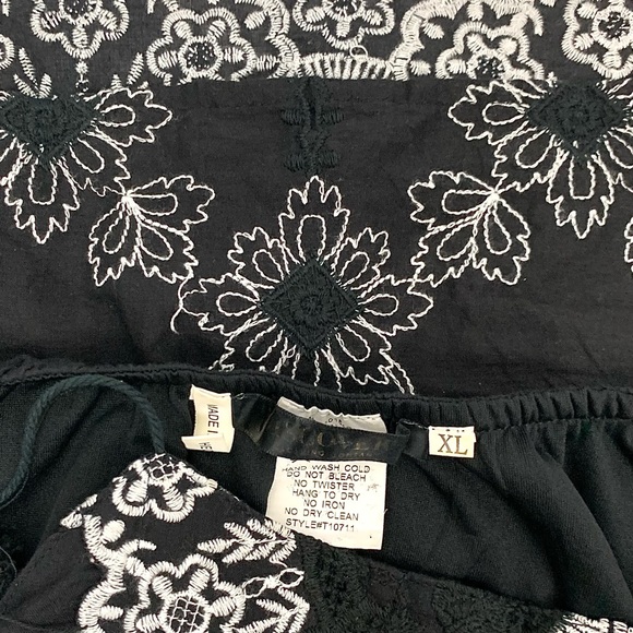 Discover Clothing Company stitched embroidered dress - Picture 2 of 10